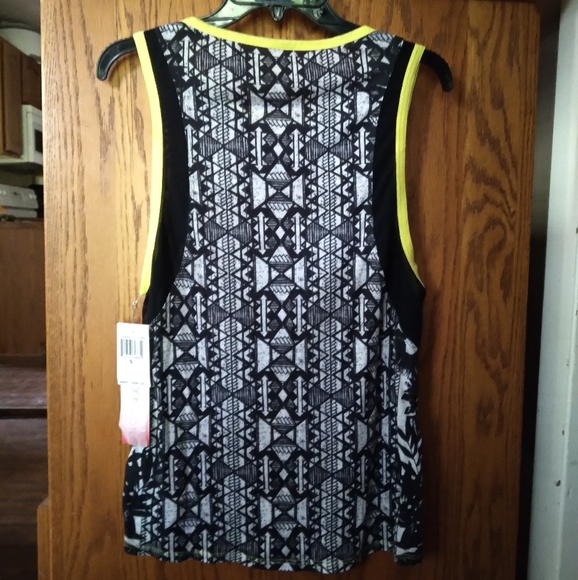 Was💲22! 🆕️ Pink Lotus active wear top - Picture 7 of 12